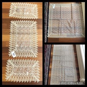 ♦️BNIP lace table linens